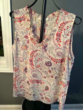 Adorable Rose & Olive print sleeveless blouse